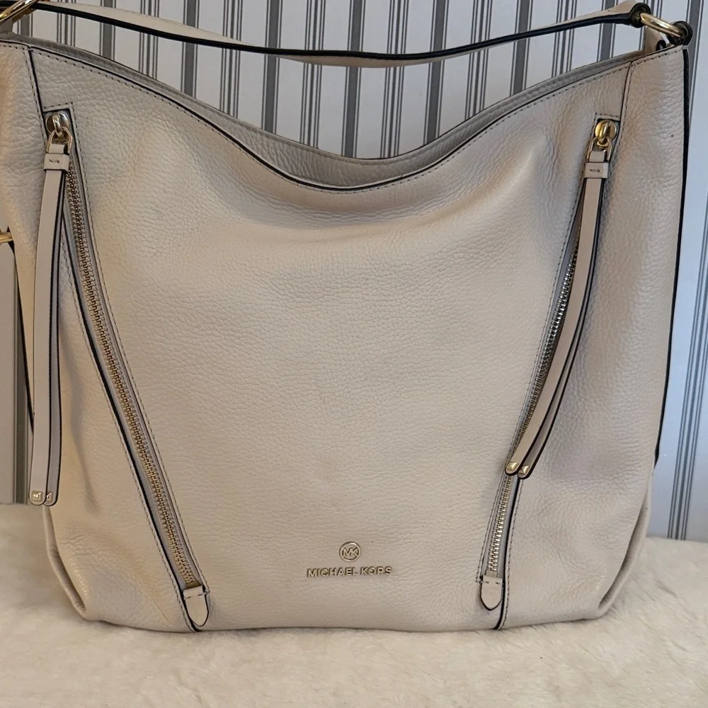 Michael Kors Brooklyn Cream Hobo Bag with Gold Accents w/Flaw*
